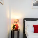 Comfy 2Bdr Apt Landmark View Apartman