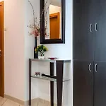 Comfy 2Bdr Apt Landmark View *