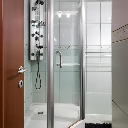 Apartamento Amazing Landmark & City View 2Br Spacious Comfy Flat Bucarest