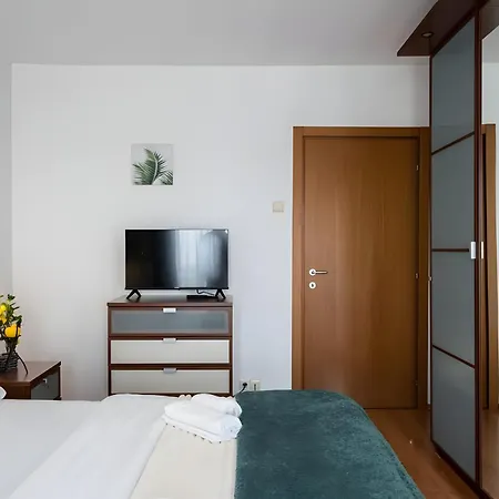 Amazing Landmark & City View 2Br Spacious Comfy Flat * Bucarest