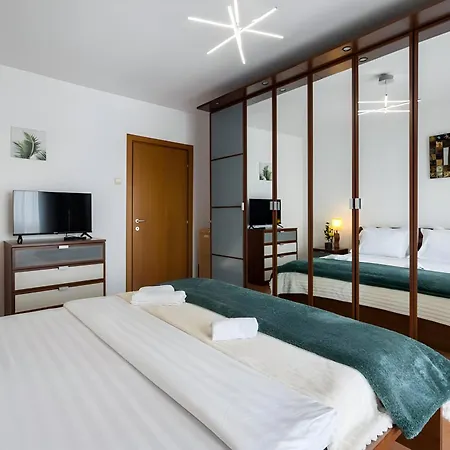 Amazing Landmark & City View 2Br Spacious Comfy Flat Bucarest
