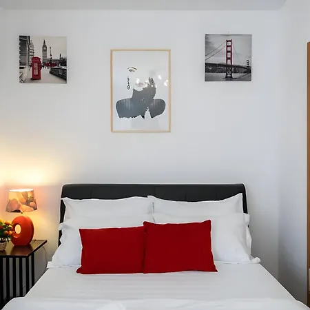Apartamento Amazing Landmark & City View 2Br Spacious Comfy Flat Bucarest