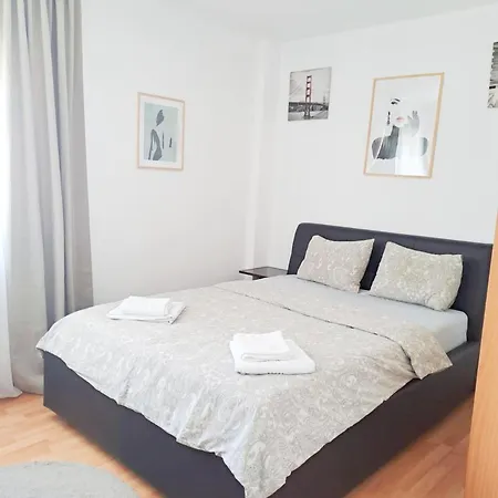 Amazing Landmark & City View 2Br Spacious Comfy Flat *