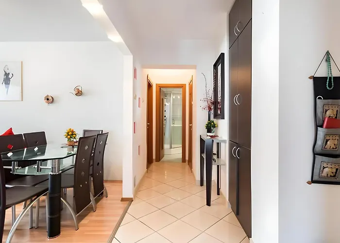 Great Location With Amazing Views - Landmark & City-2bdr Old Town Bucharest