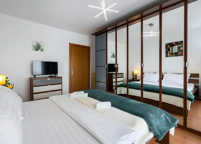Great Location With Amazing Views - Landmark & City-2bdr Old Town 布加勒斯特