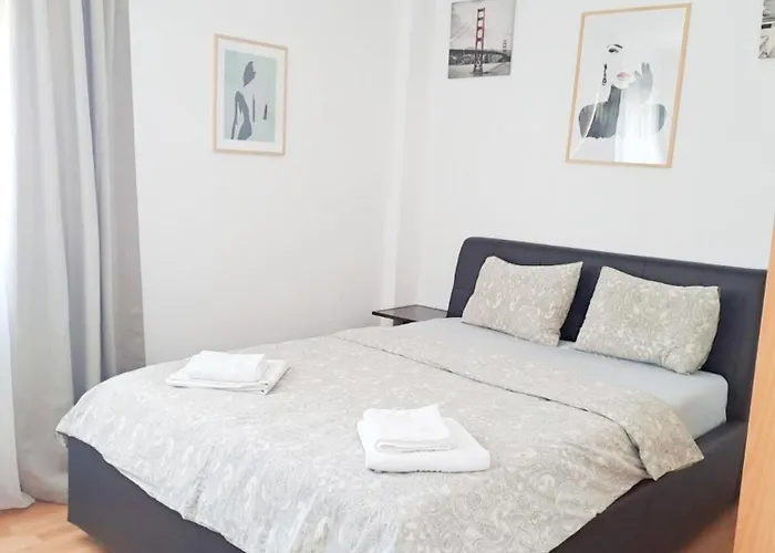Great Location With Amazing Views - Landmark & City-2bdr Old Town *